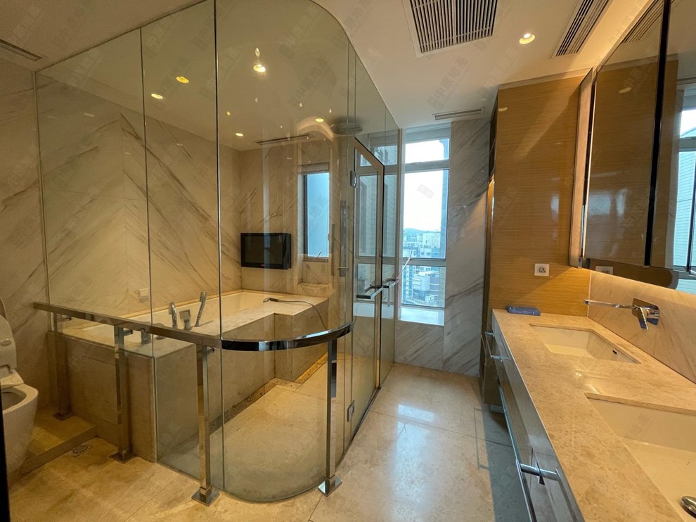 Unit Interior-Master Bathroom