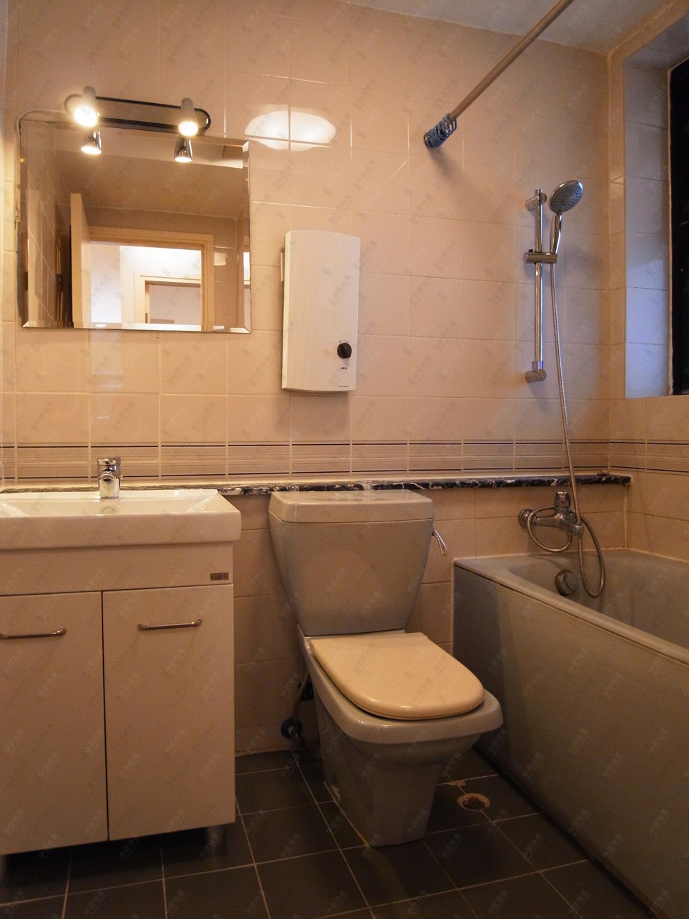 Unit Interior-Bathroom