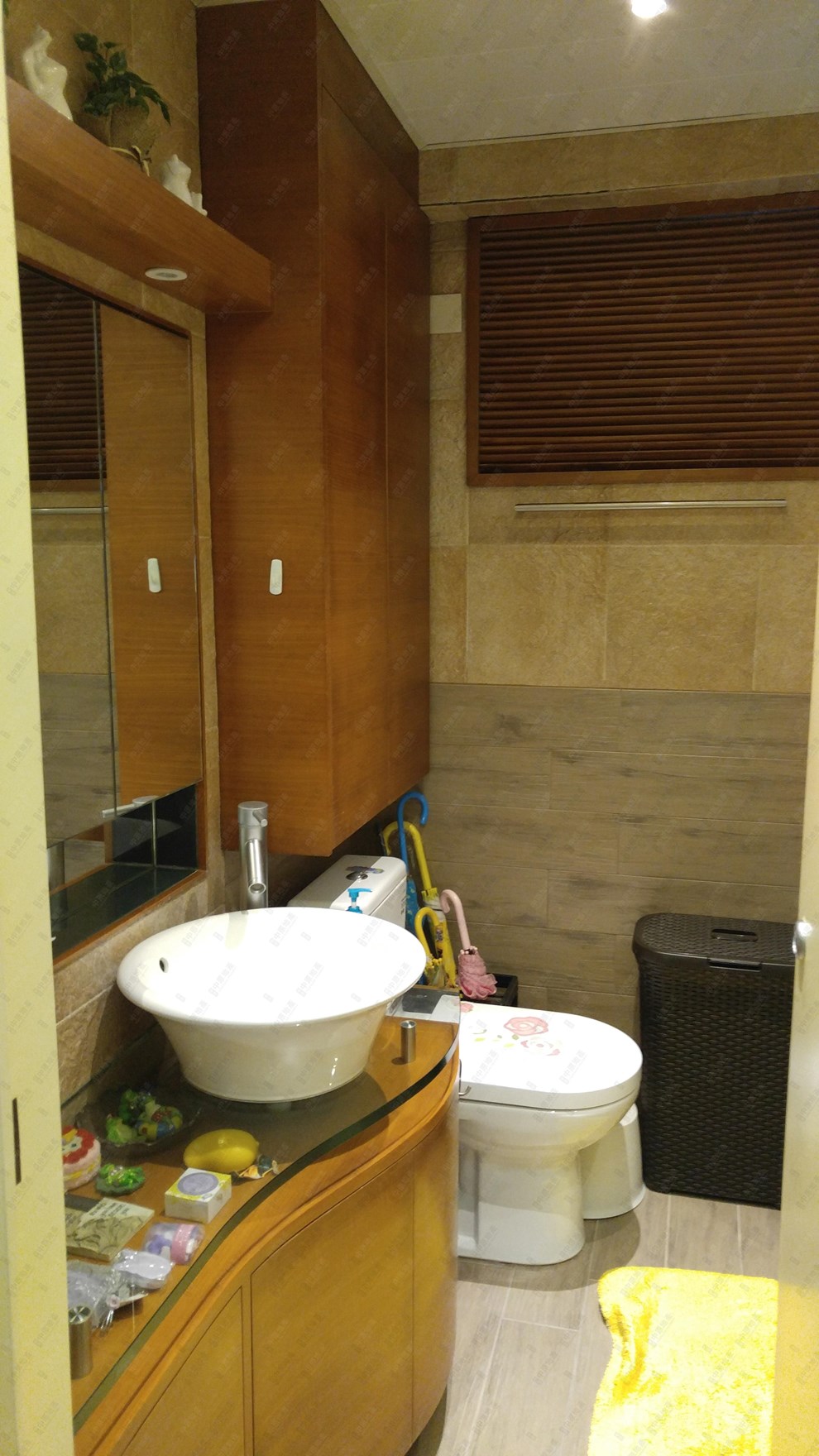 Unit Interior-Bathroom