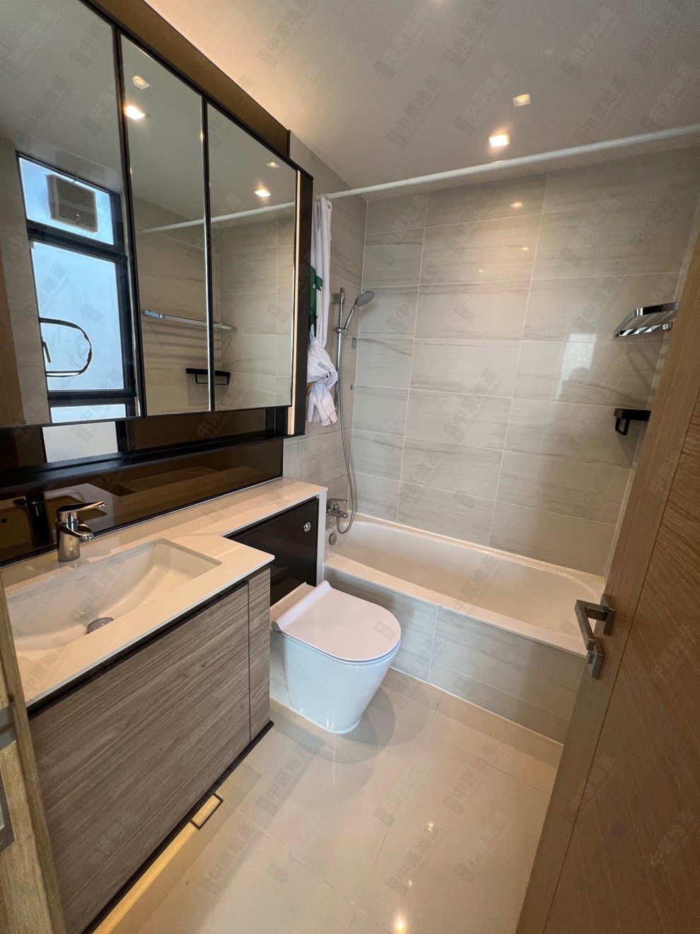 Unit Interior-Master Bathroom