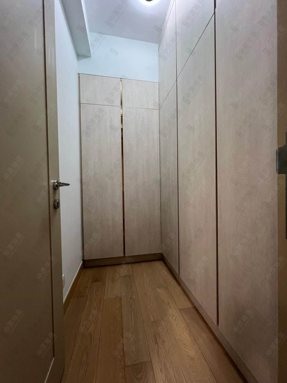 Unit Interior-Cloak Room