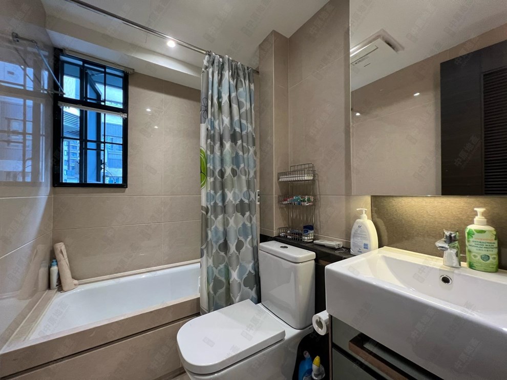 Unit Interior-Master Bathroom