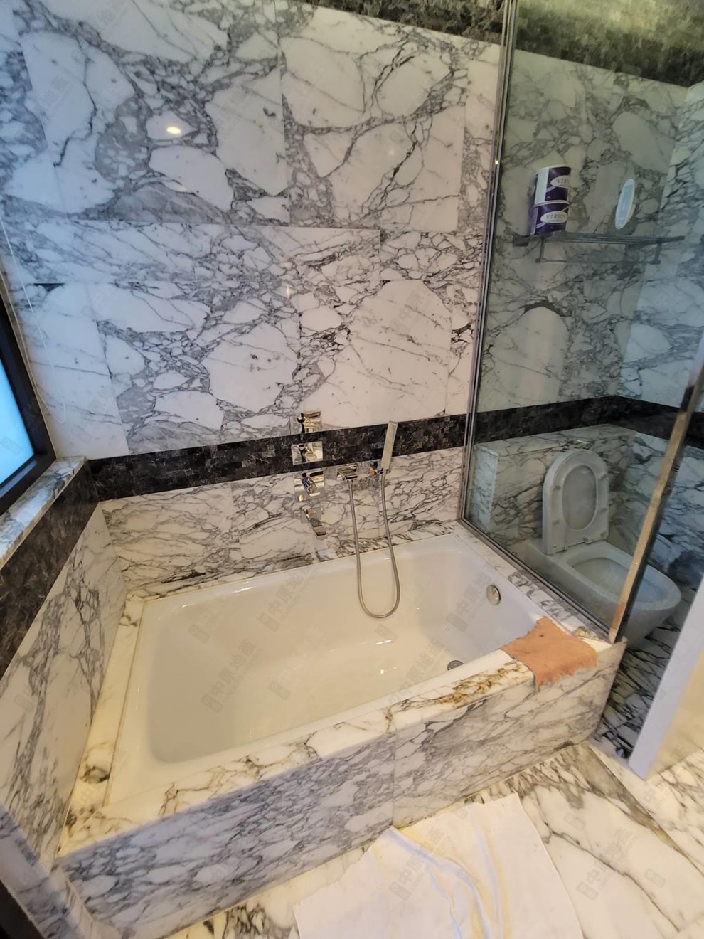 Unit Interior-Bathroom