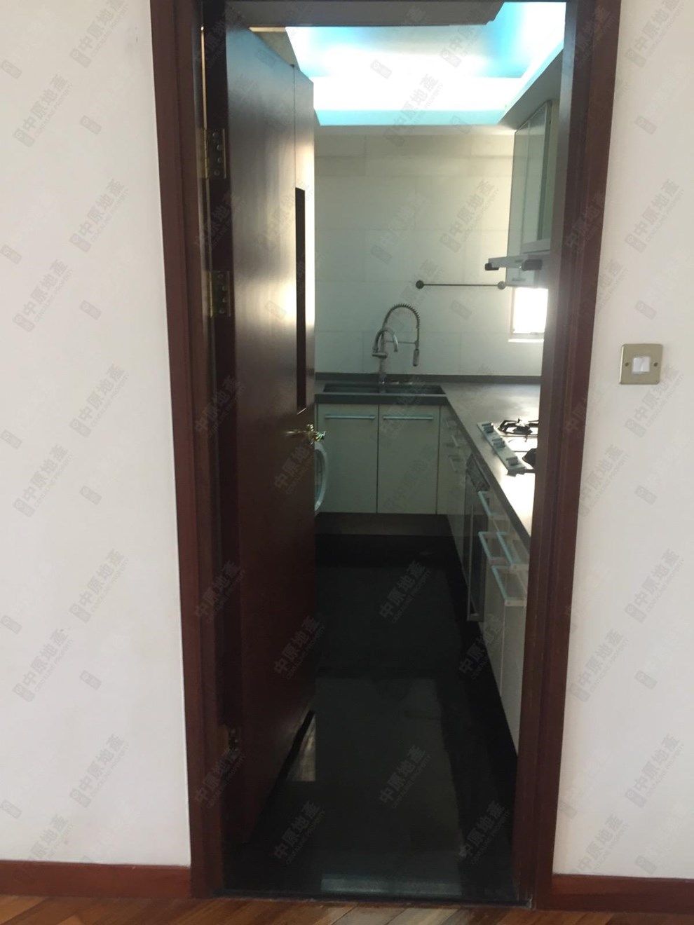 Unit Interior-Kitchen