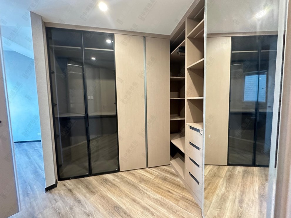 Unit Interior-Cloak Room