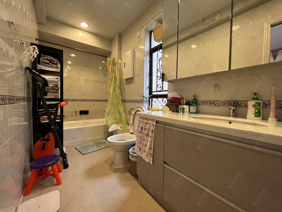 Unit Interior-Master Bathroom