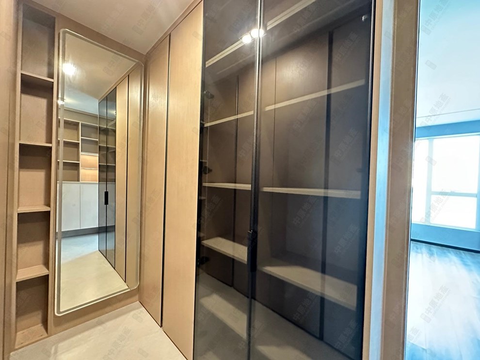 Unit Interior-Cloak Room