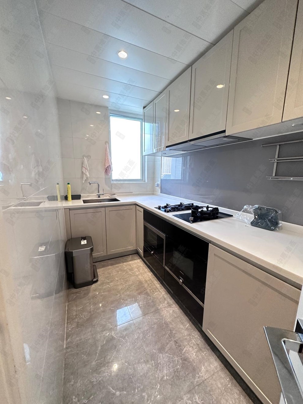 Unit Interior-Kitchen