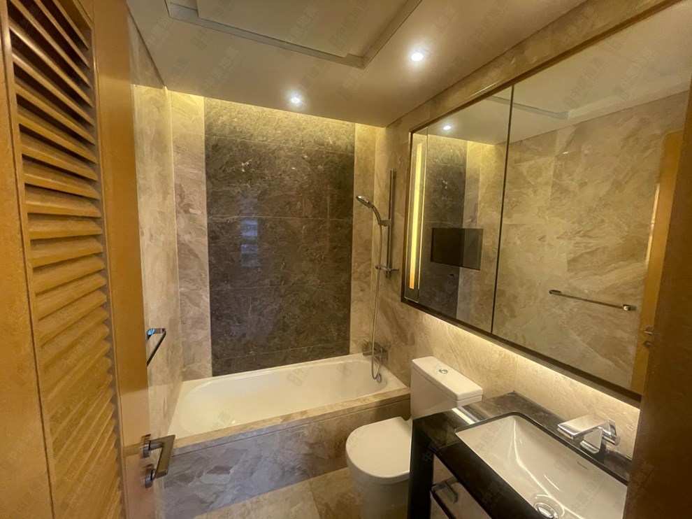 Unit Interior-Master Bathroom