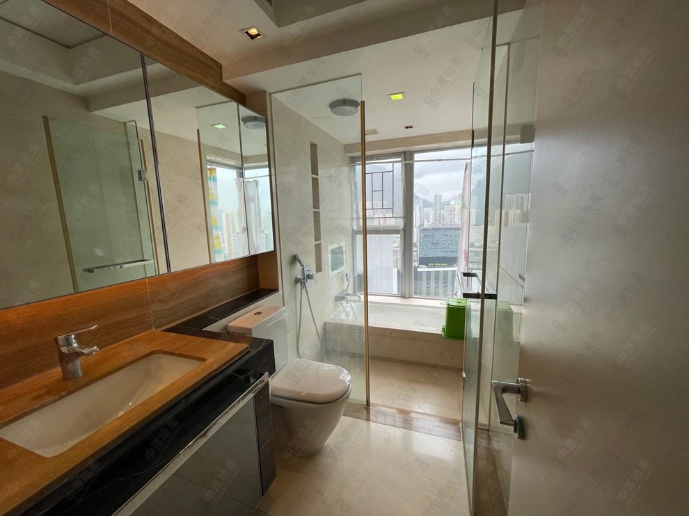 Unit Interior-Master Bathroom