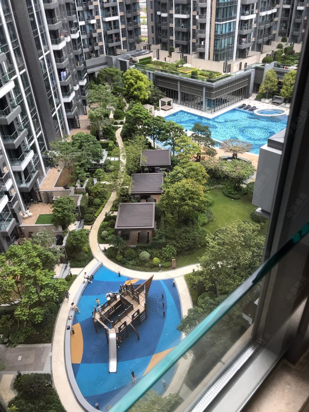 窗外景观-池景