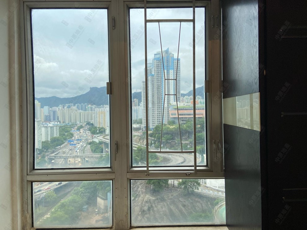 窗外景觀-由睡房