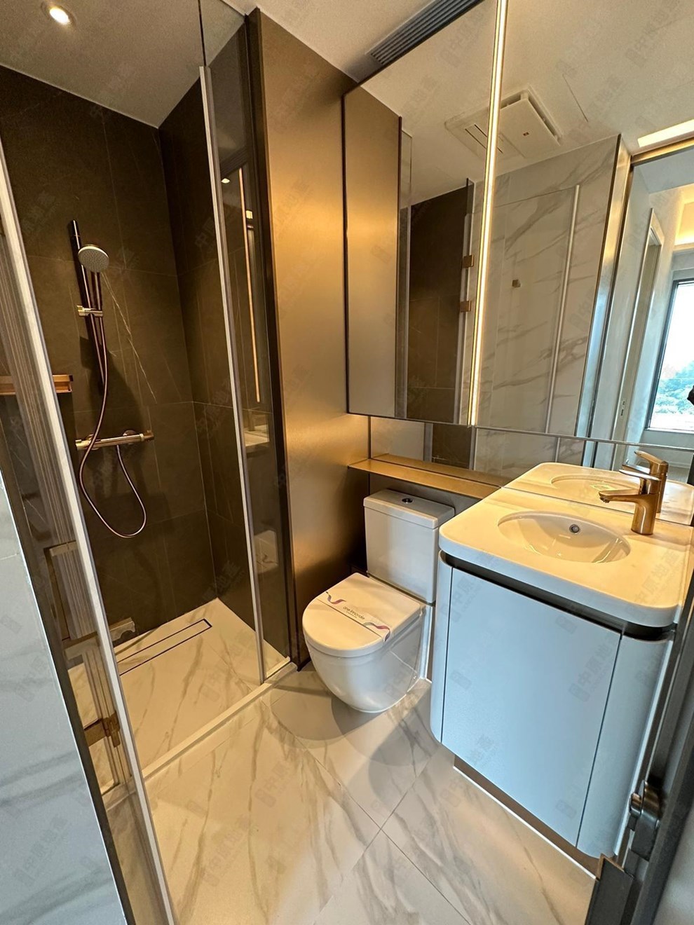 Unit Interior-Bathroom