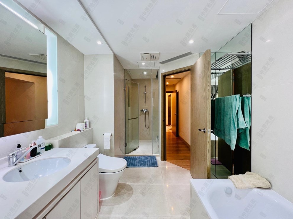 Unit Interior-Master Bathroom