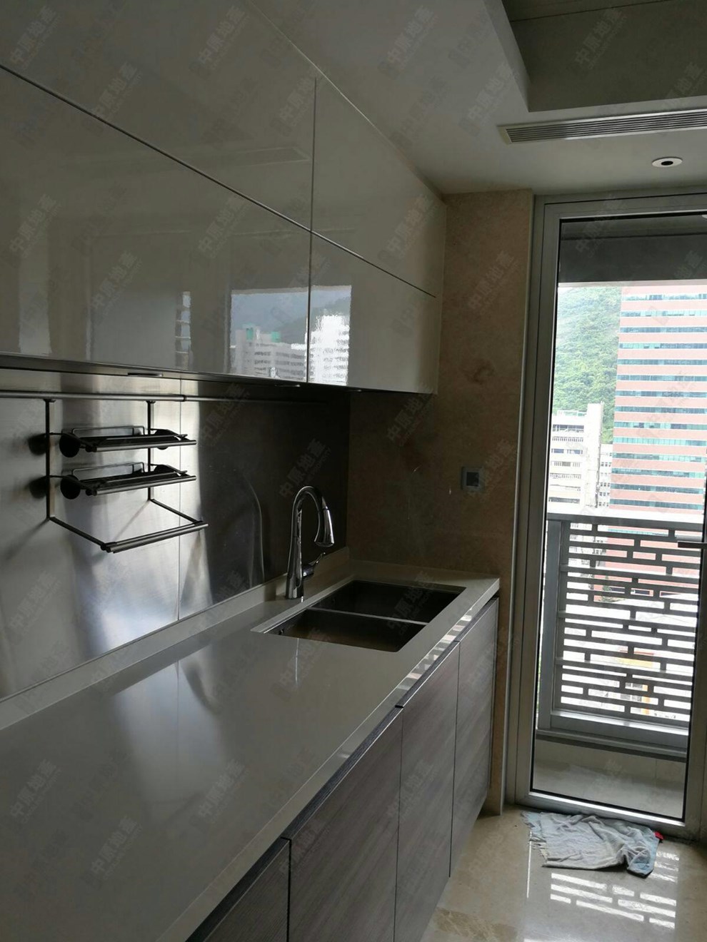Unit Interior-Kitchen