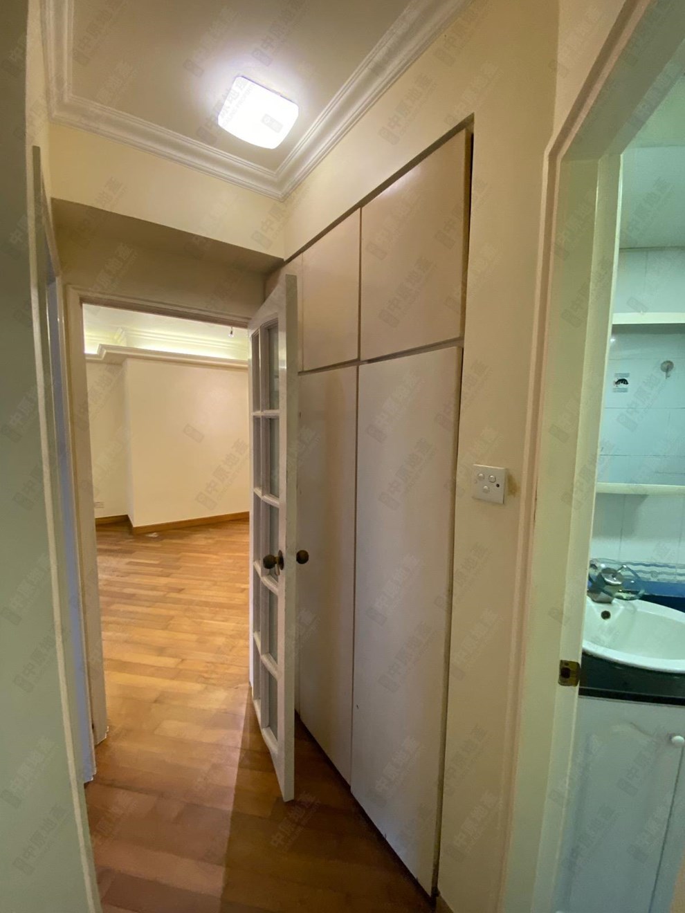 Unit Interior-Cloak Room