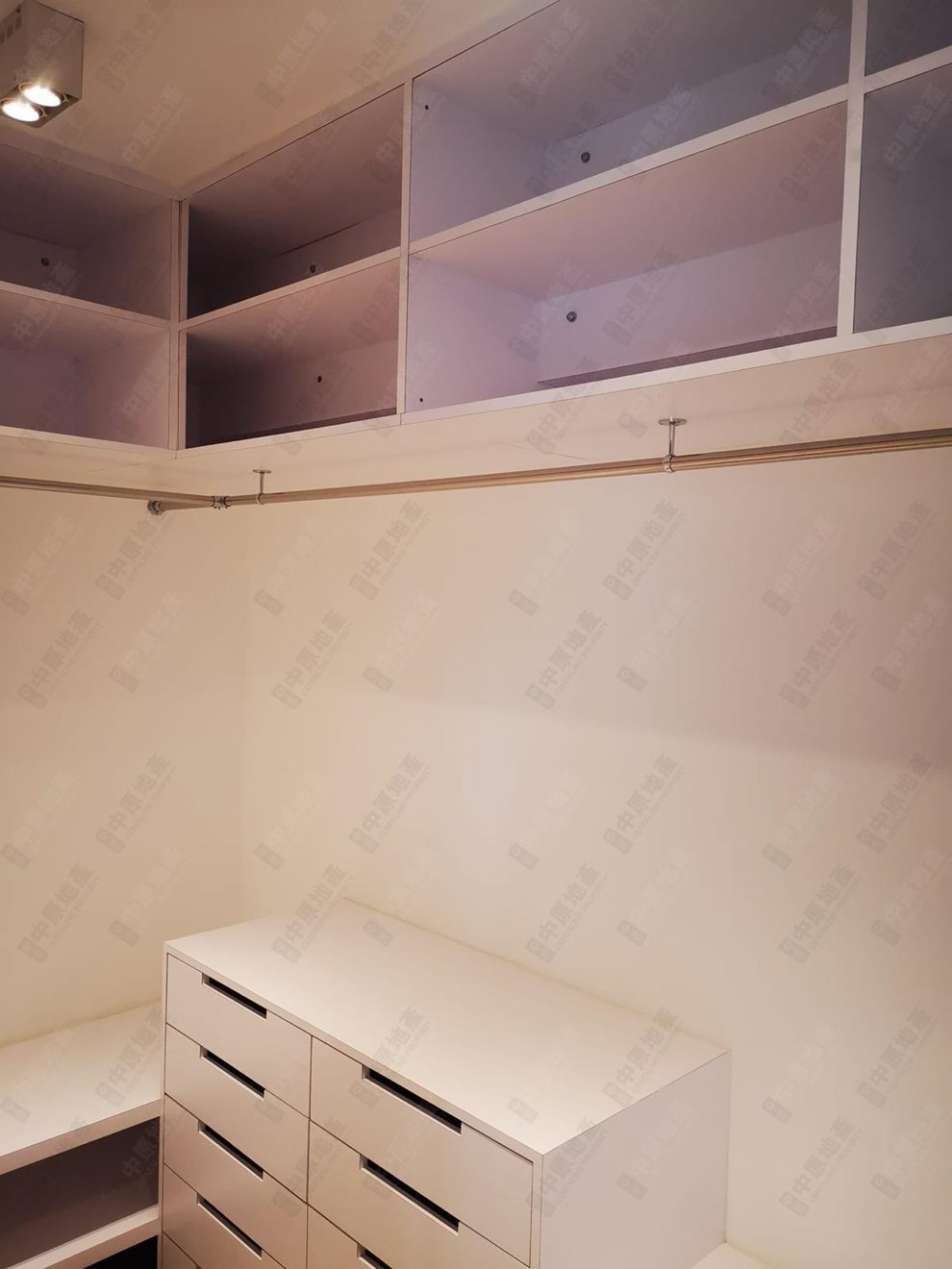 Unit Interior-Cloak Room
