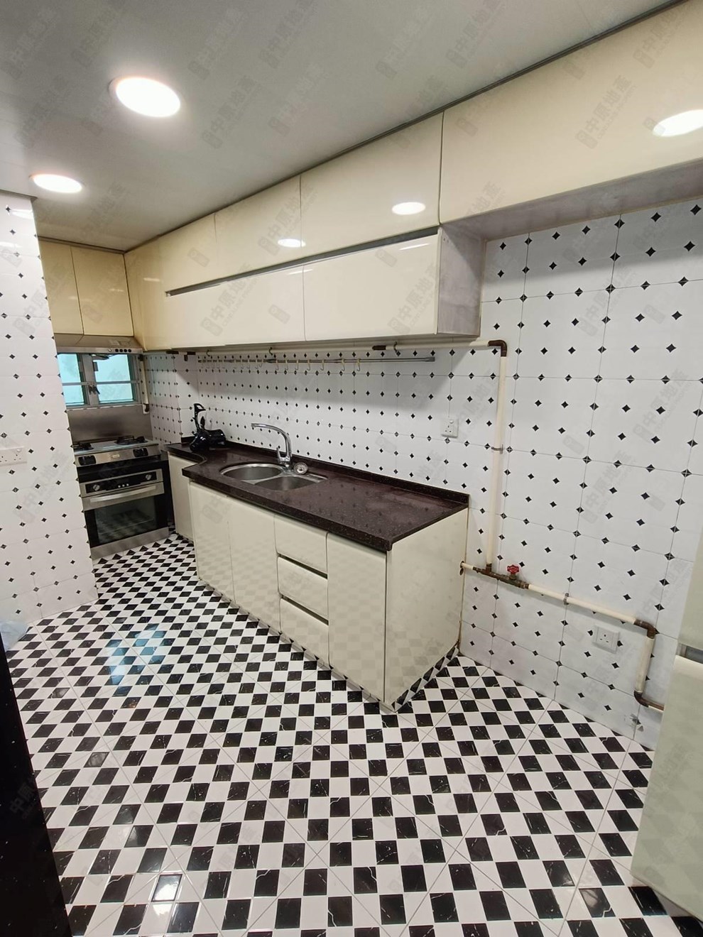 Unit Interior-Kitchen