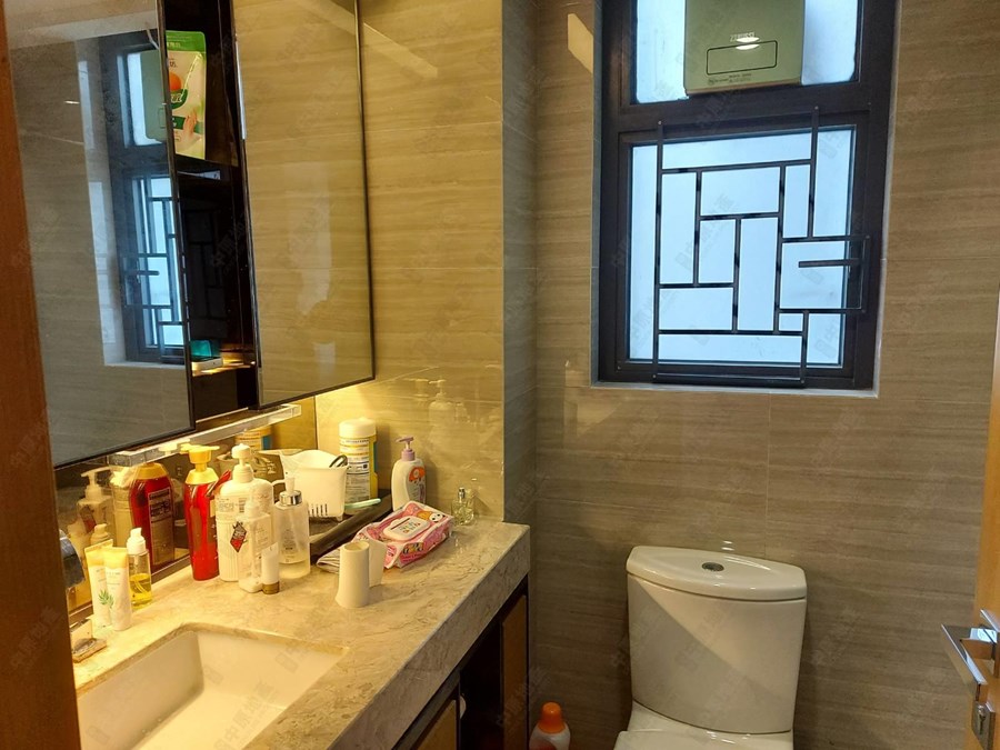 溱柏 9座, 相片